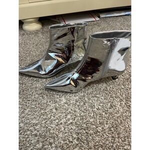 Gianni Bini Georgina Silver Pointed Toe Kitten Heel Ankle Boots Womens 7.5